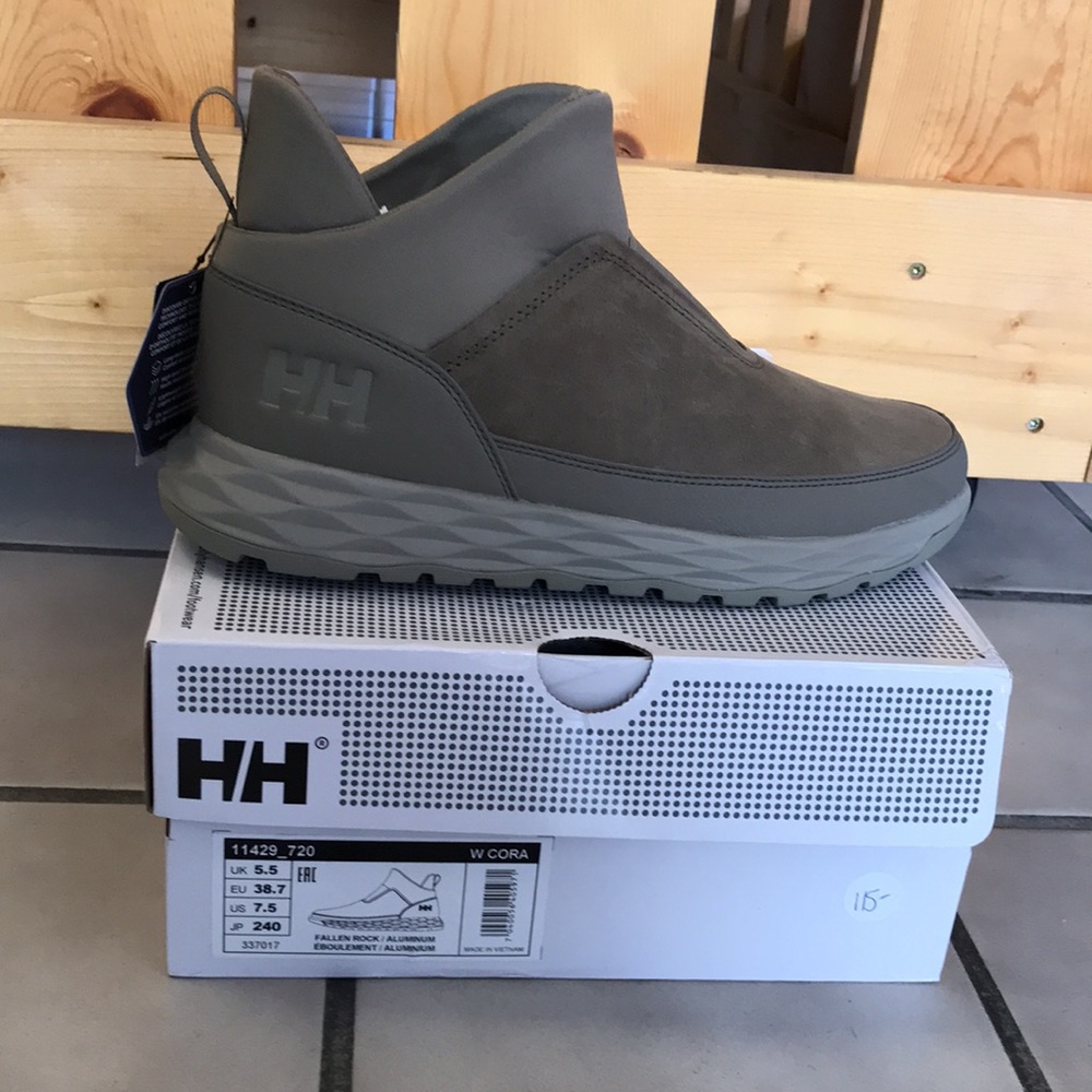 Helly Hansen Cora shoes in the color Fallen Rock.
